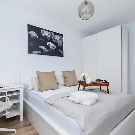 公寓 Cracow Bronowicka With Parking By Renters *