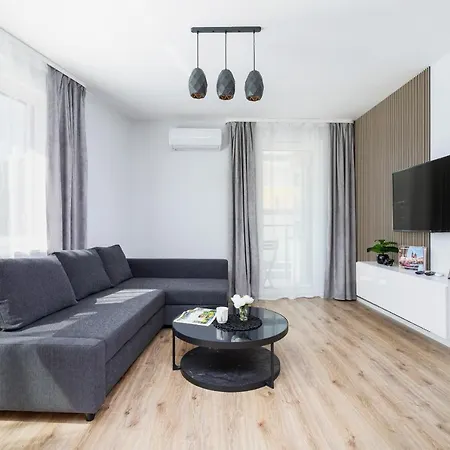 公寓 Cracow Bronowicka With Parking By Renters