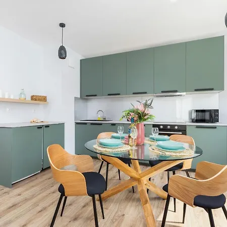 Cracow Bronowicka With Parking By Renters Apartment *