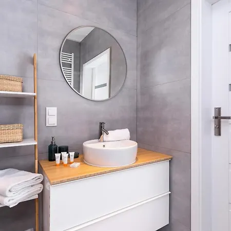 Cracow Bronowicka With Parking By Renters Apartment *