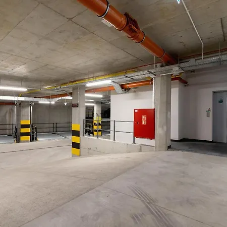 Cracow Bronowicka With Parking By Renters شقة