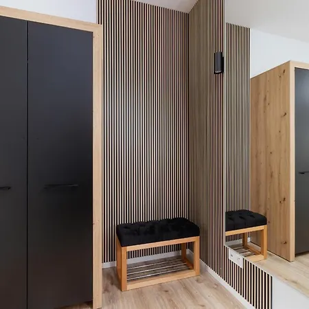 Cracow Bronowicka With Parking By Renters Apartment Krakow