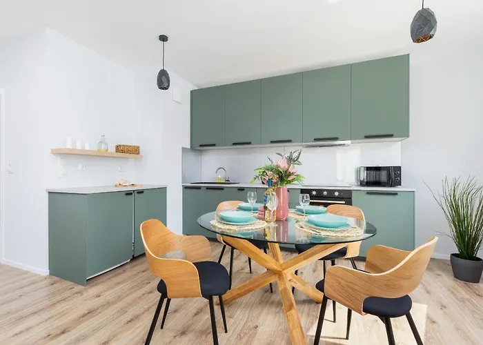 Cracow Bronowicka With Parking By Renters Lejlighed *